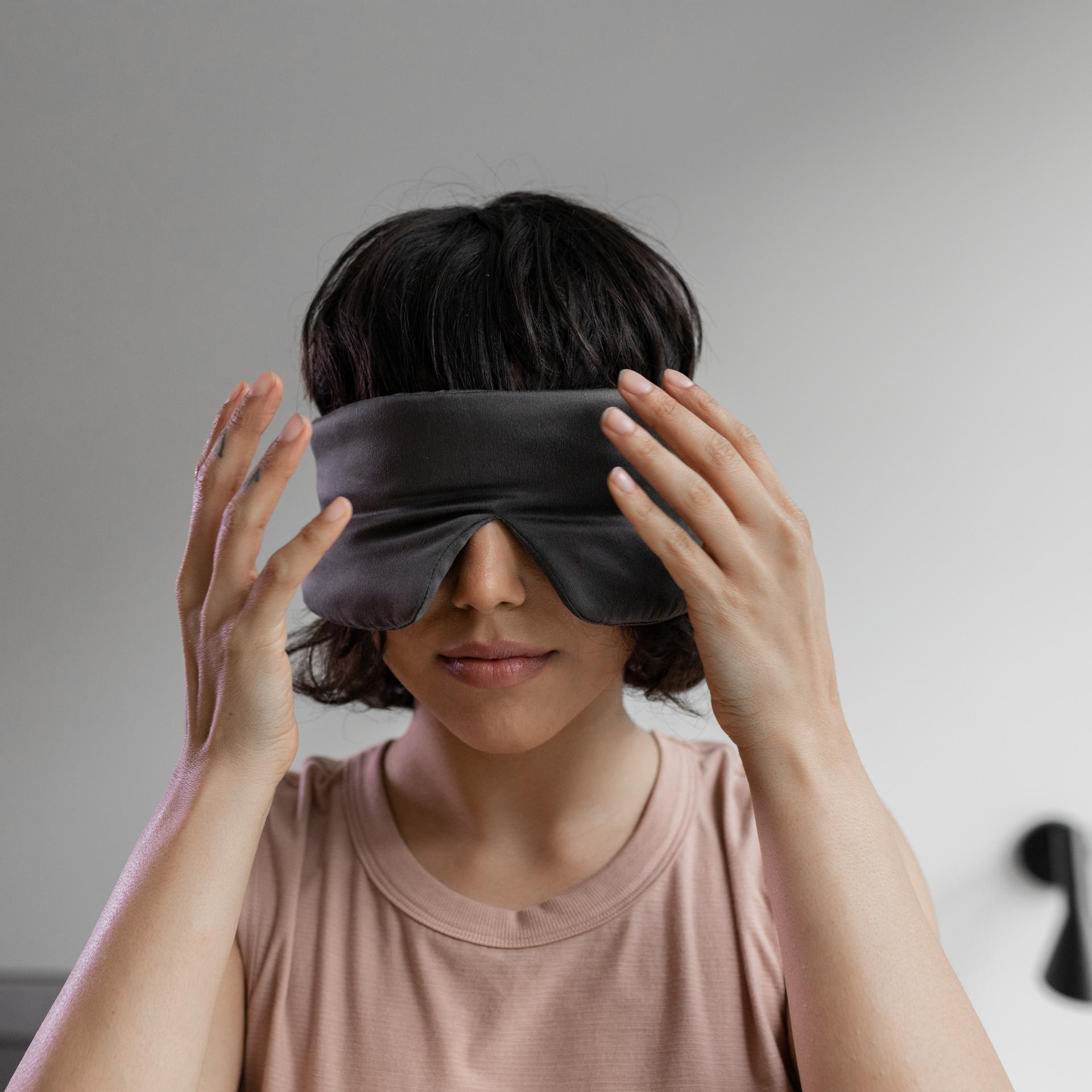 Lunya Sleepwear - Washable Silk Sleep Mask in Eclipse